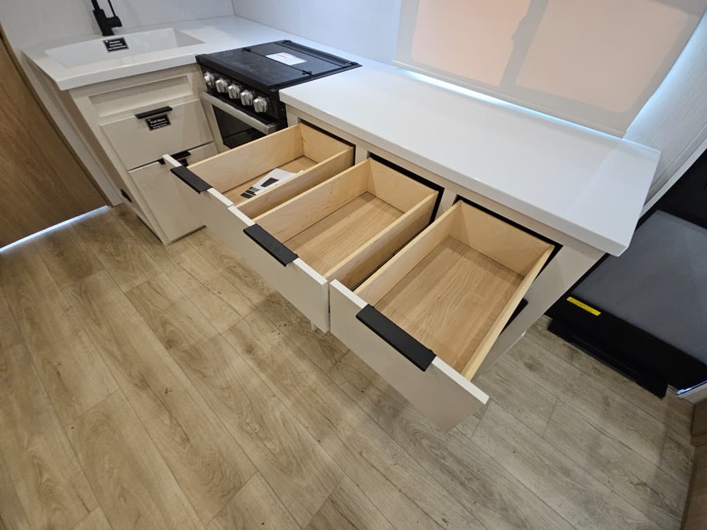 2026 Winnebago 2026 Winnebago Thrive - thumbnail 34