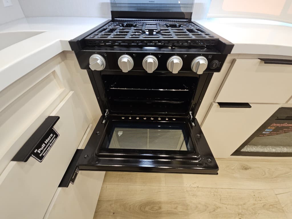 2026 Winnebago 2026 Winnebago Thrive - thumbnail 39