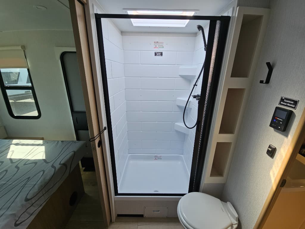 2026 Winnebago 2026 Winnebago Thrive - thumbnail 43