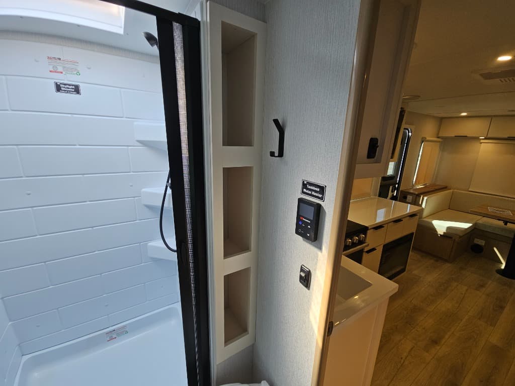 2026 Winnebago 2026 Winnebago Thrive - thumbnail 44