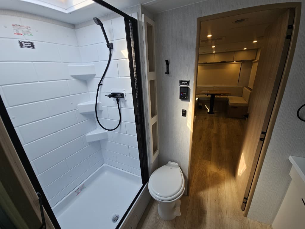 2026 Winnebago 2026 Winnebago Thrive - thumbnail 45