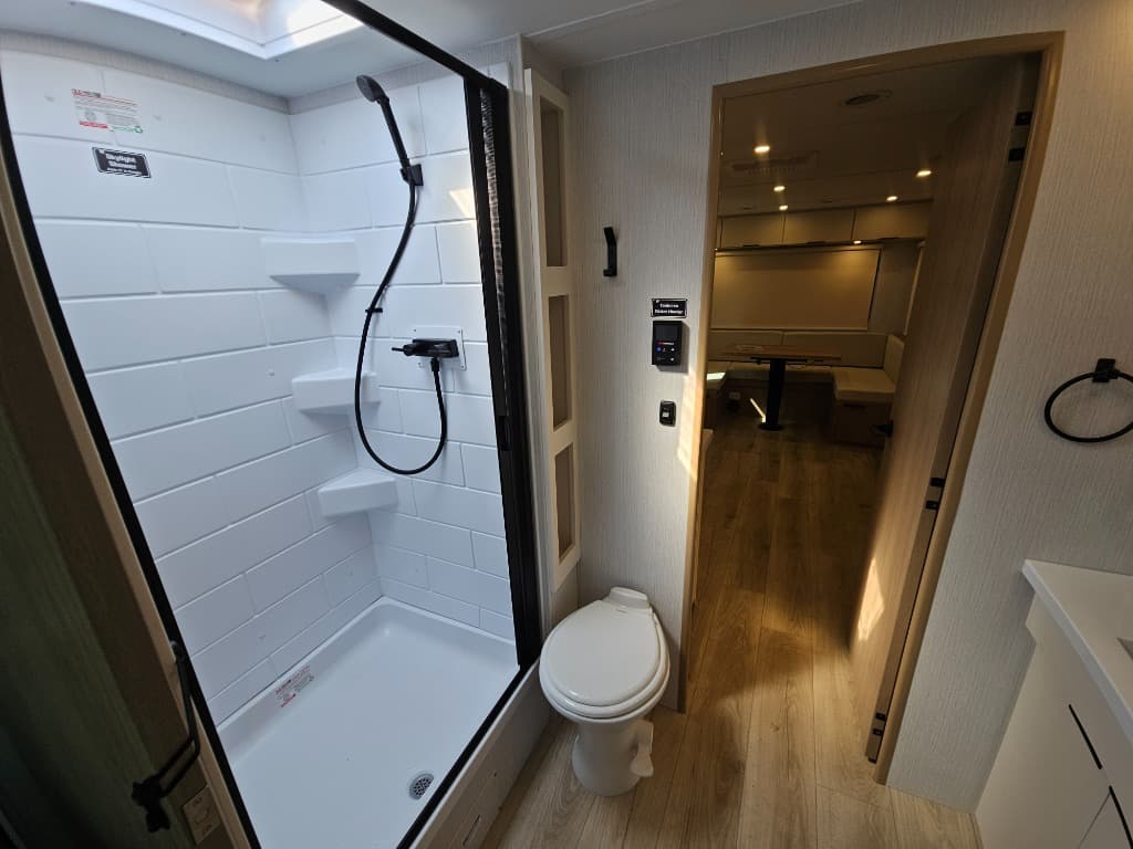 2026 Winnebago 2026 Winnebago Thrive - thumbnail 46