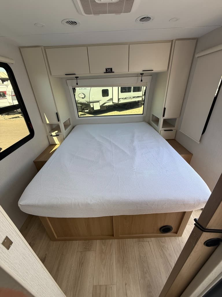 2026 Winnebago 2026 Winnebago Thrive - thumbnail 7