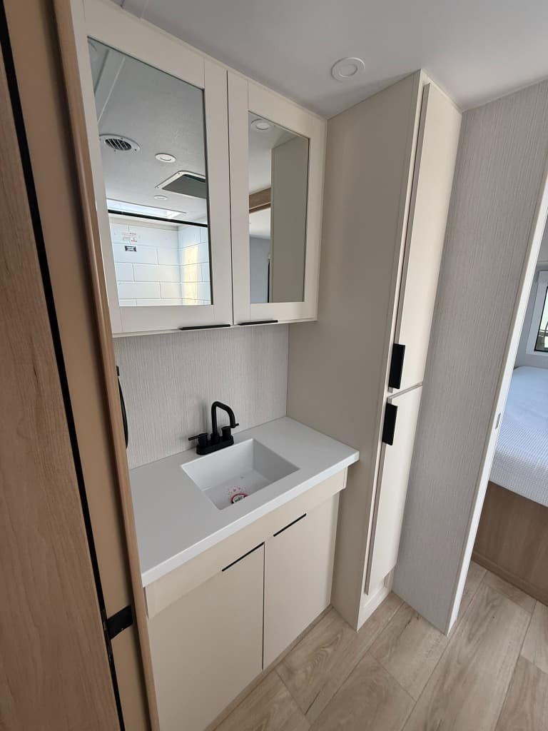 2026 Winnebago 2026 Winnebago Thrive - thumbnail 9