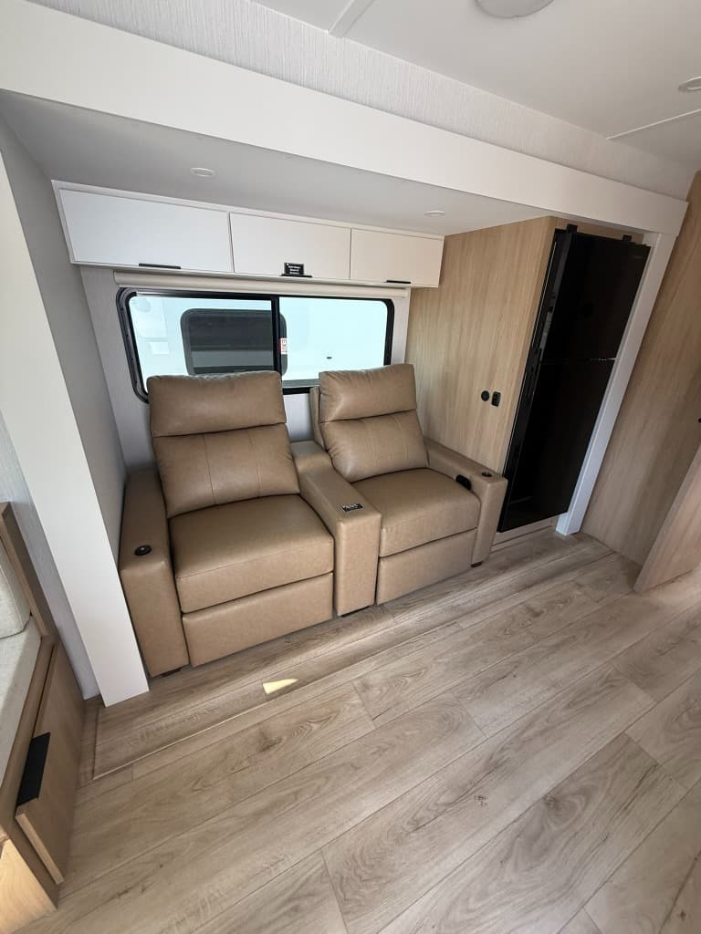 2026 Winnebago 2026 Winnebago Thrive - thumbnail 11