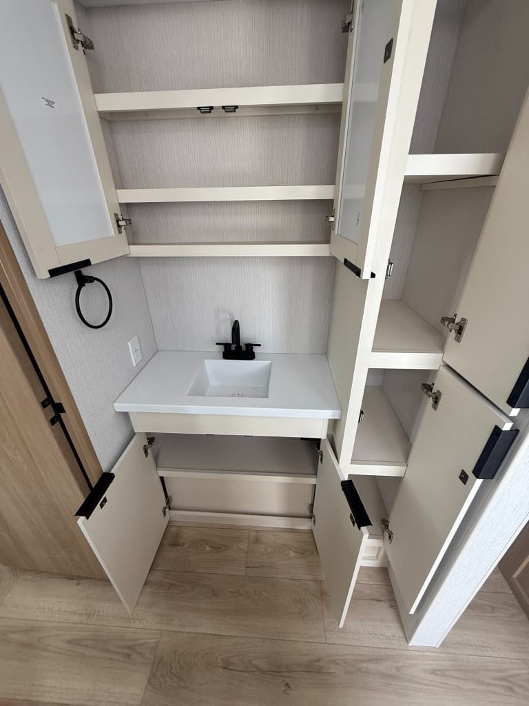 2026 Winnebago 2026 Winnebago Thrive - thumbnail 13