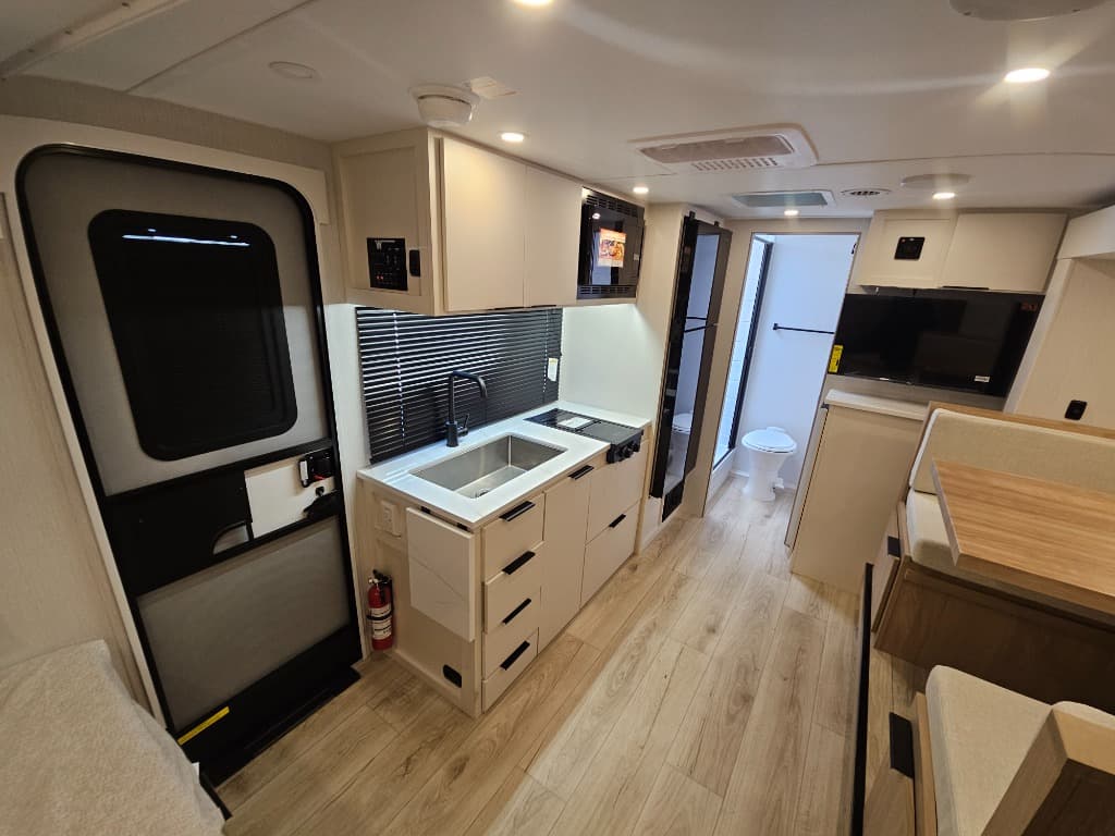 2026 Winnebago 2026 Winnebago Micro Minnie - thumbnail 9