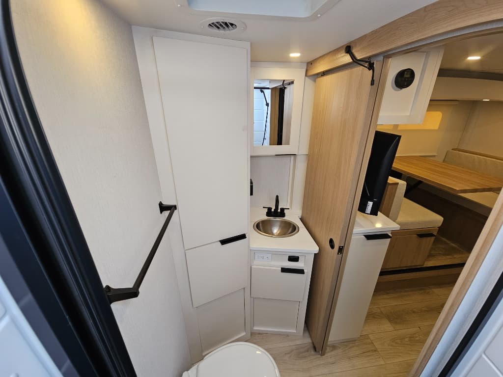 2026 Winnebago 2026 Winnebago Micro Minnie - thumbnail 32