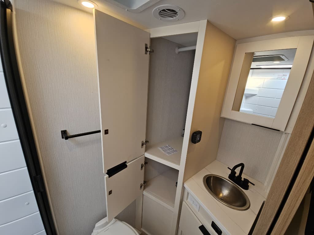 2026 Winnebago 2026 Winnebago Micro Minnie - thumbnail 33