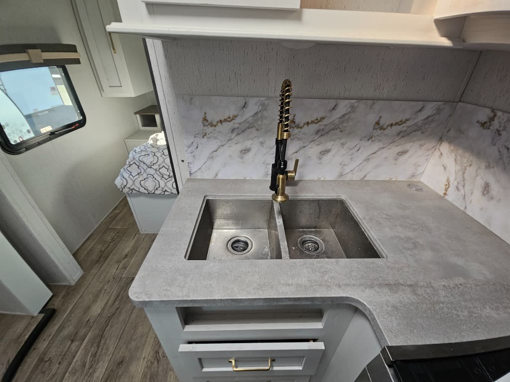 2022 Dutchmen 2022 Dutchmen Astoria - thumbnail 16