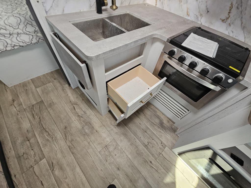 2022 Dutchmen 2022 Dutchmen Astoria - thumbnail 17