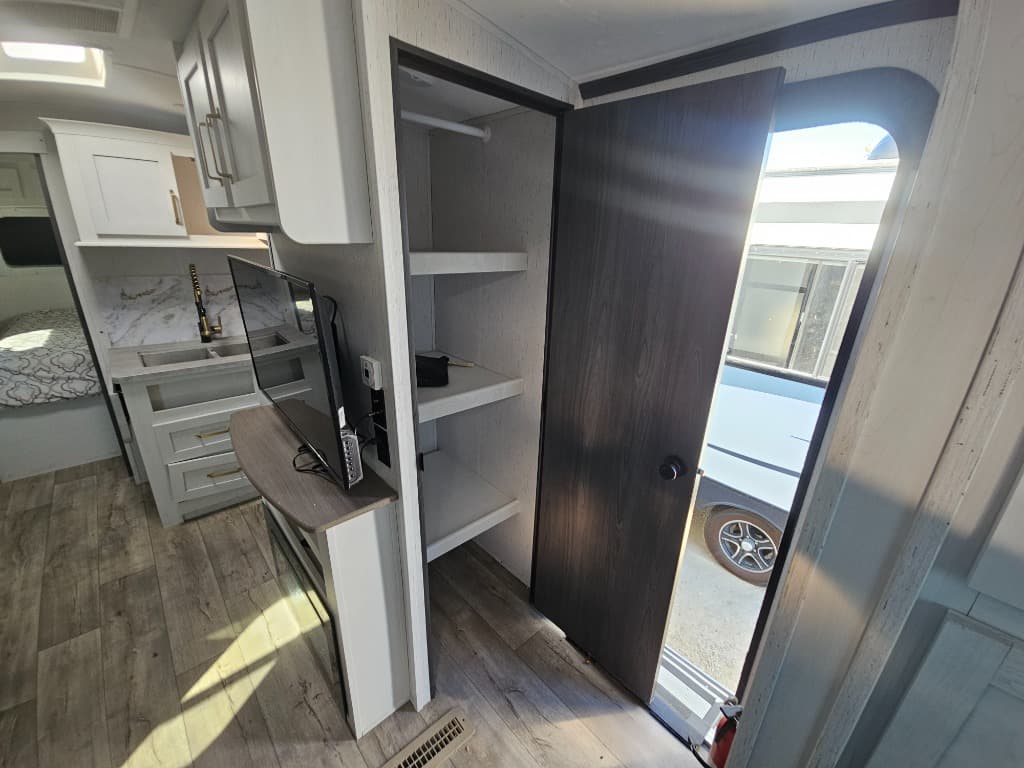 2022 Dutchmen 2022 Dutchmen Astoria - thumbnail 22