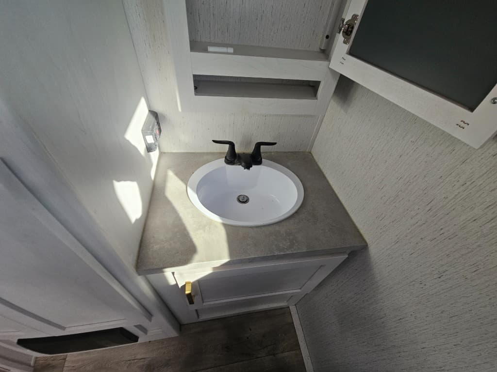 2022 Dutchmen 2022 Dutchmen Astoria - thumbnail 36