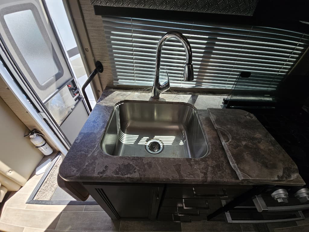 2022 Thor Motor Coach 2022 Thor Motor Coach Chateau - thumbnail 34