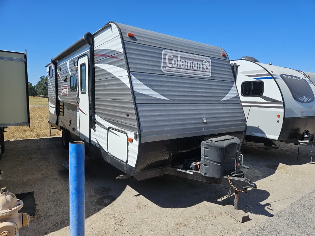 2018 Dutchmen Coleman Lantern 215BHWE