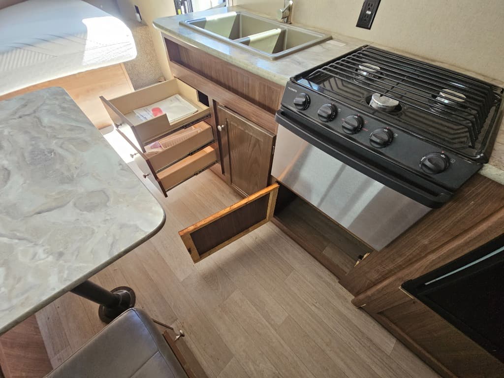 2018 Dutchmen 2018 Dutchmen Coleman Lantern - thumbnail 25