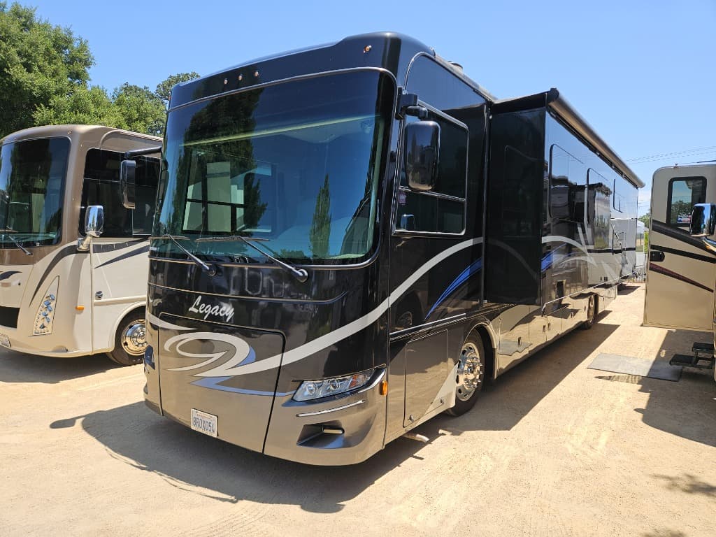 2019 Forest River 2019 Forest River Legacy SR - thumbnail 4