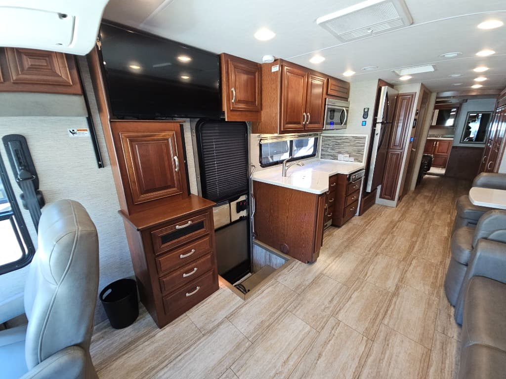 2019 Forest River 2019 Forest River Legacy SR - thumbnail 6