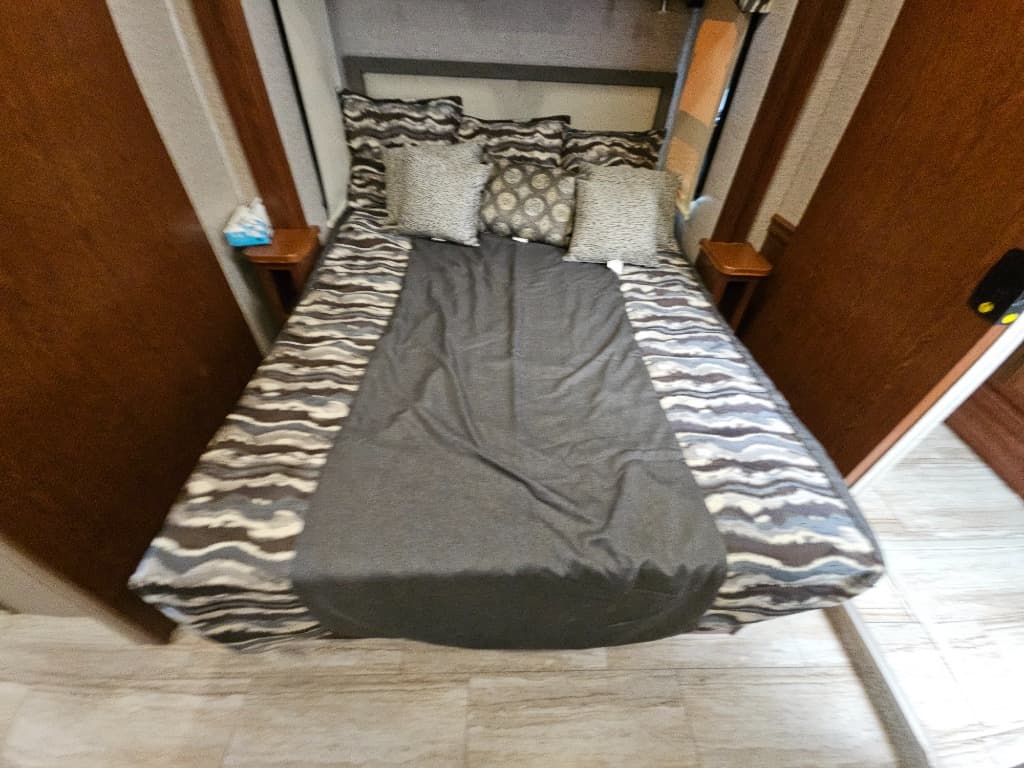 2019 Forest River 2019 Forest River Legacy SR - thumbnail 32