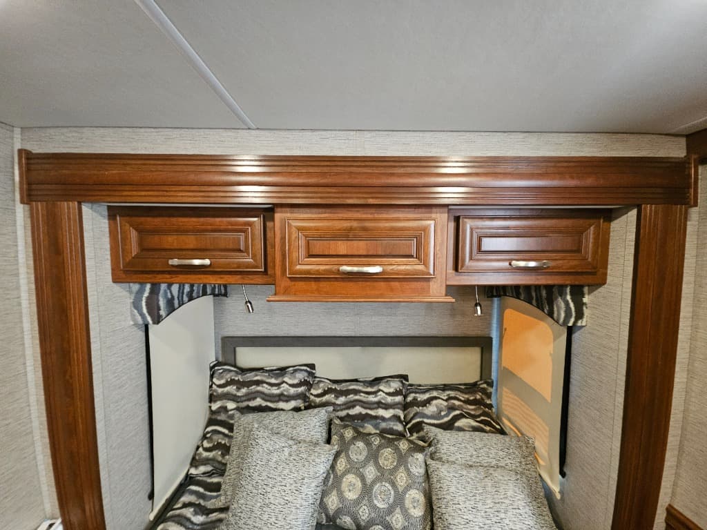 2019 Forest River 2019 Forest River Legacy SR - thumbnail 34