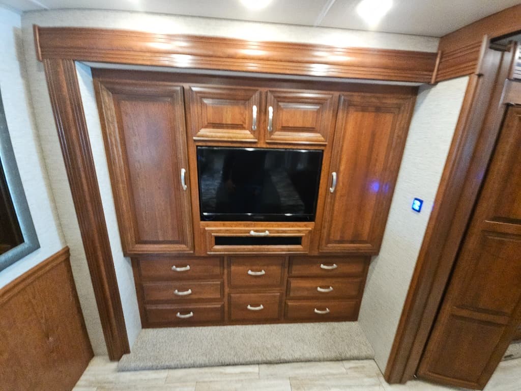 2019 Forest River 2019 Forest River Legacy SR - thumbnail 35