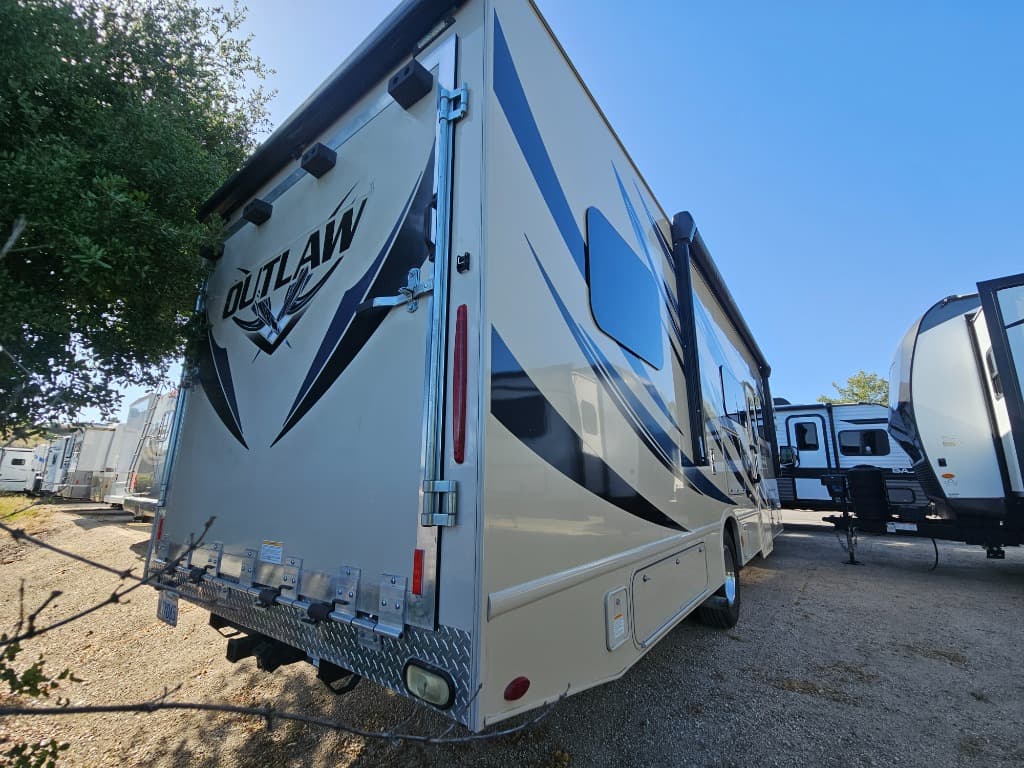 2019 Thor Motor Coach 2019 Thor Motor Coach Outlaw - thumbnail 2