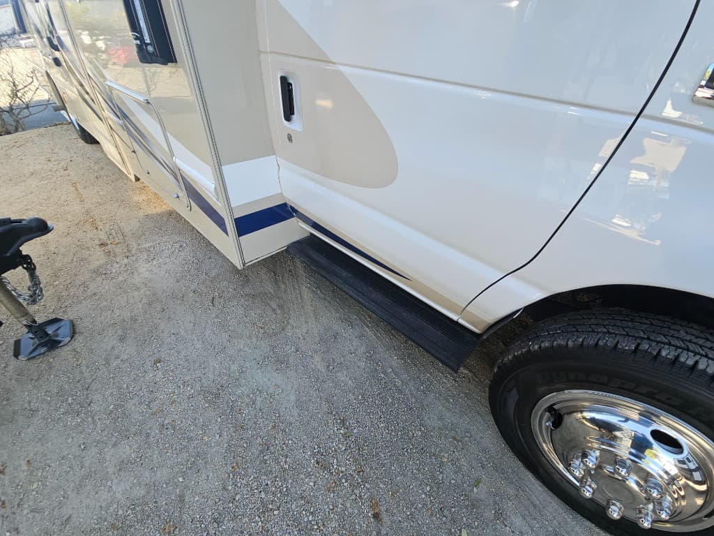 2019 Thor Motor Coach 2019 Thor Motor Coach Outlaw - thumbnail 19