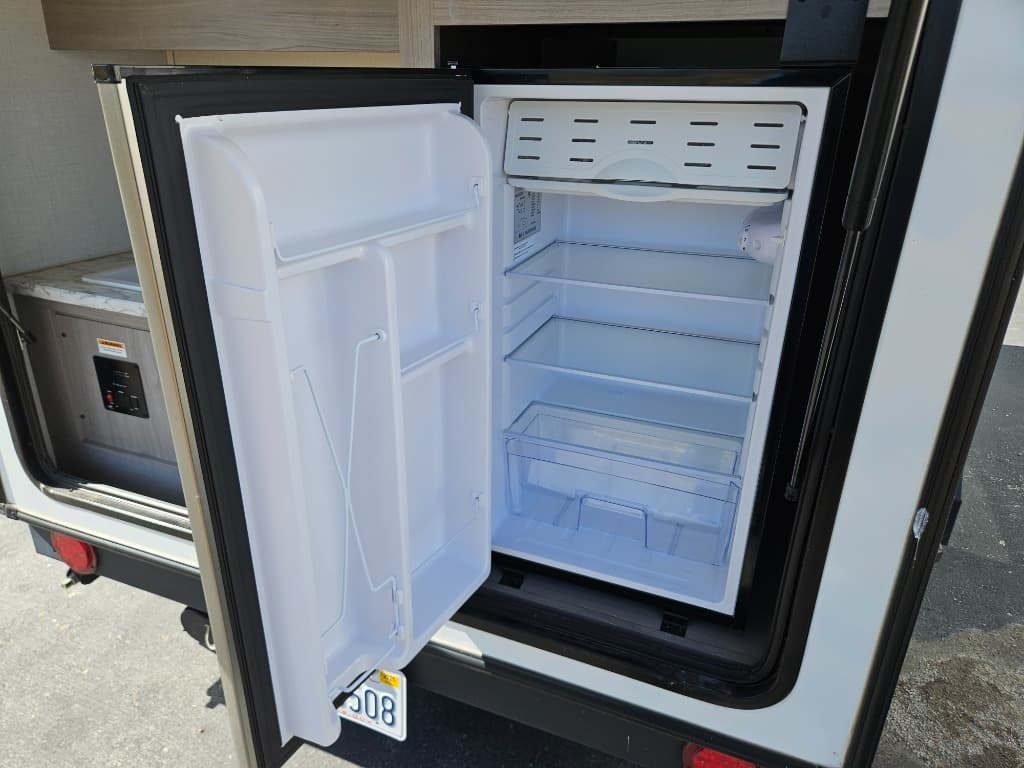 2023 Dutchmen 2023 Dutchmen Coleman Rubicon 1200 Series - thumbnail 9