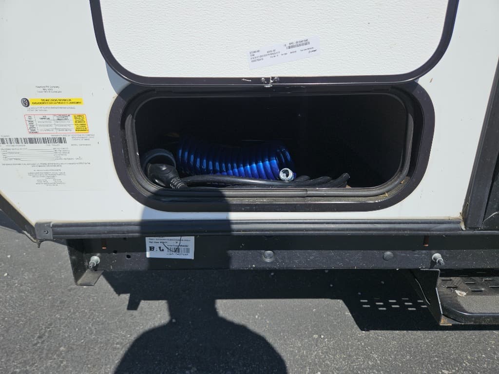 2023 Dutchmen 2023 Dutchmen Coleman Rubicon 1200 Series - thumbnail 13