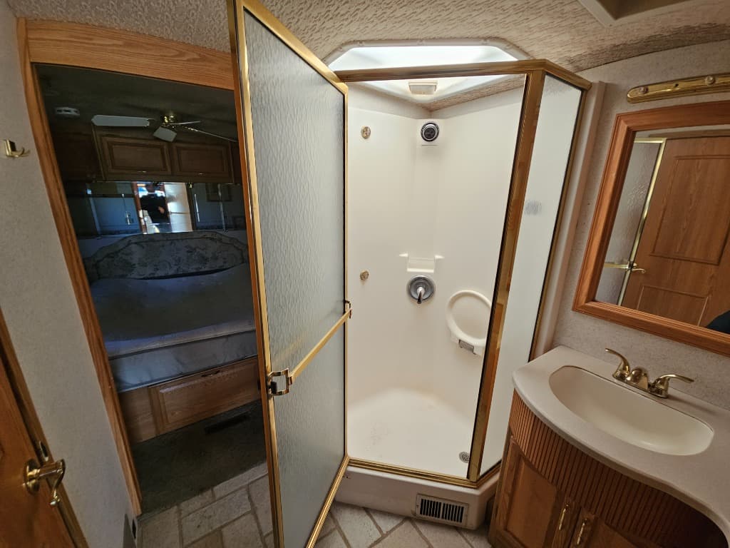 2003 Winnebago 2003 Winnebago Journey - thumbnail 16