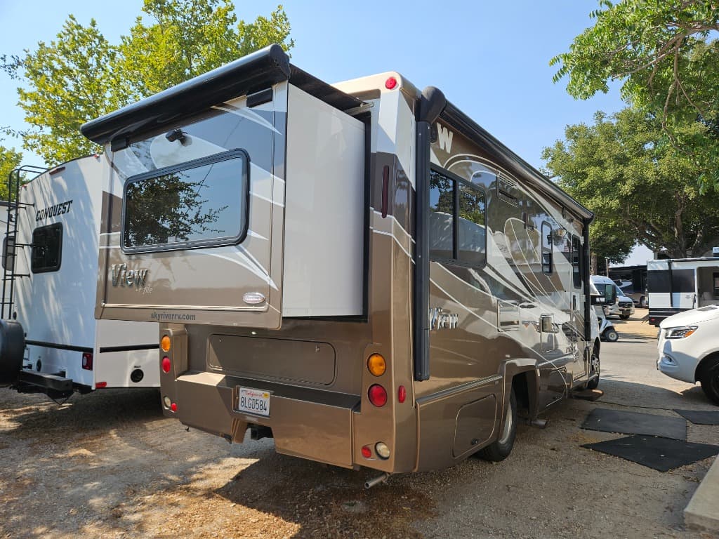 2011 Winnebago 2011 Winnebago View Profile - thumbnail 2