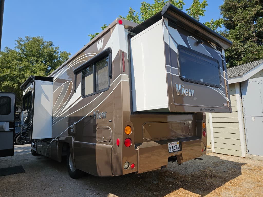 2011 Winnebago 2011 Winnebago View Profile - thumbnail 4