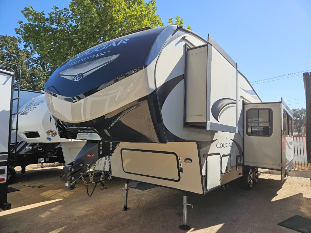2018 Keystone RV 2018 Keystone RV Cougar Half-Ton  - thumbnail 4