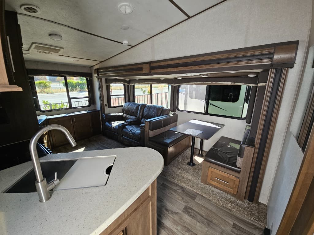 2018 Keystone RV 2018 Keystone RV Cougar Half-Ton  - thumbnail 6