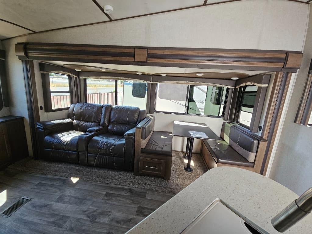 2018 Keystone RV 2018 Keystone RV Cougar Half-Ton  - thumbnail 8