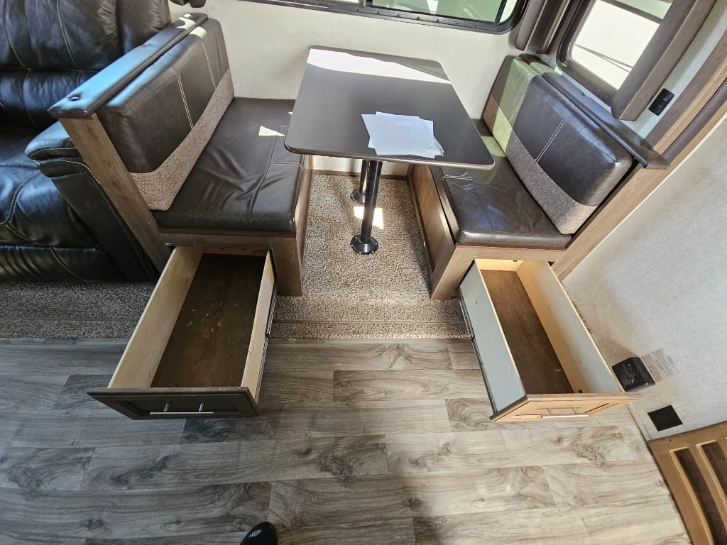 2018 Keystone RV 2018 Keystone RV Cougar Half-Ton  - thumbnail 11