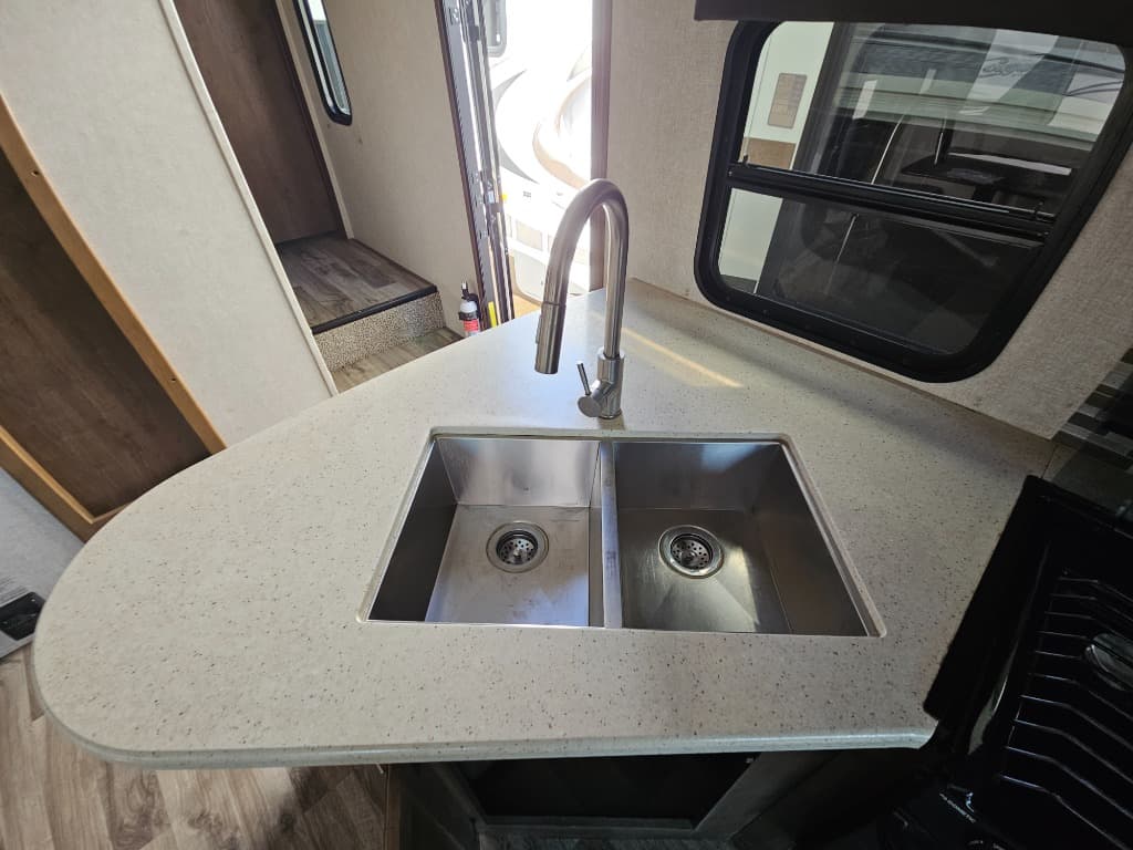2018 Keystone RV 2018 Keystone RV Cougar Half-Ton  - thumbnail 24