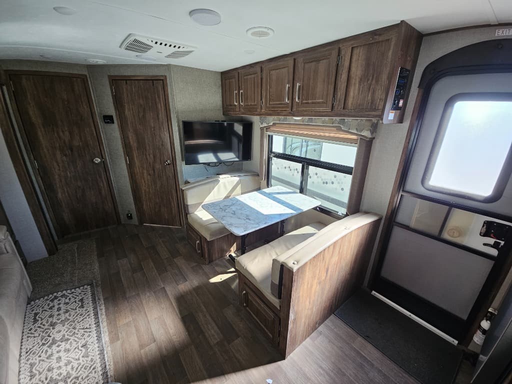 2018 Keystone RV 2018 Keystone RV Cougar Half-Ton - thumbnail 8