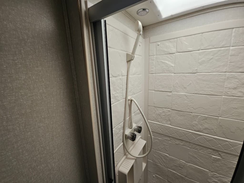 2018 Coachmen 2018 Coachmen Prism - thumbnail 21