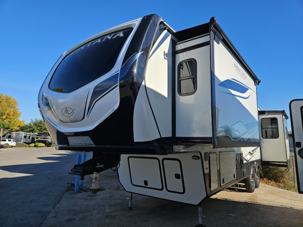 2023 Keystone RV 2023 Keystone RV Montana High Country - thumbnail 4