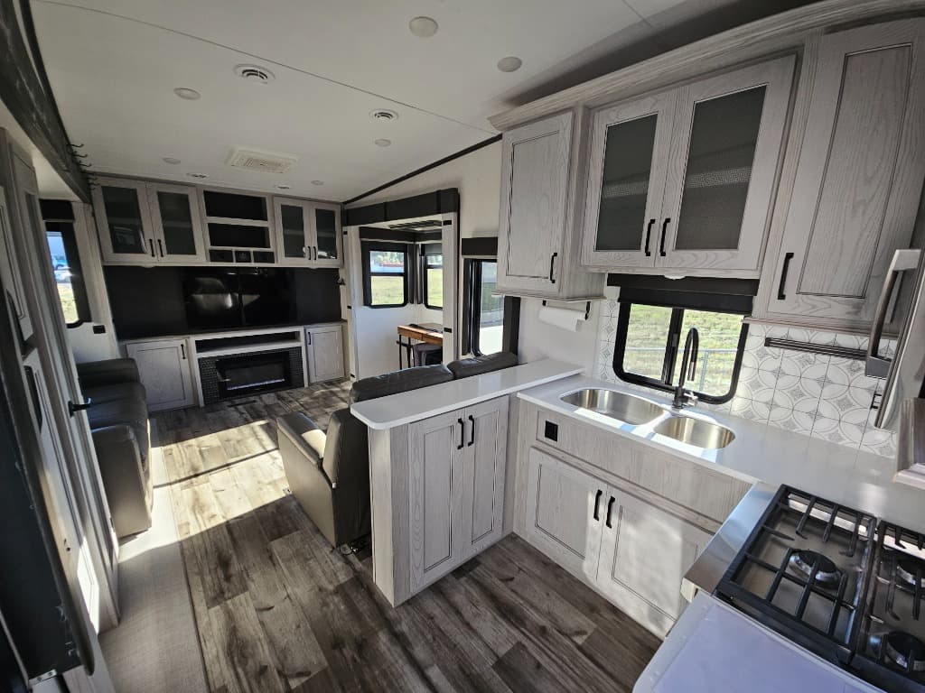 2023 Keystone RV 2023 Keystone RV Montana High Country - thumbnail 6