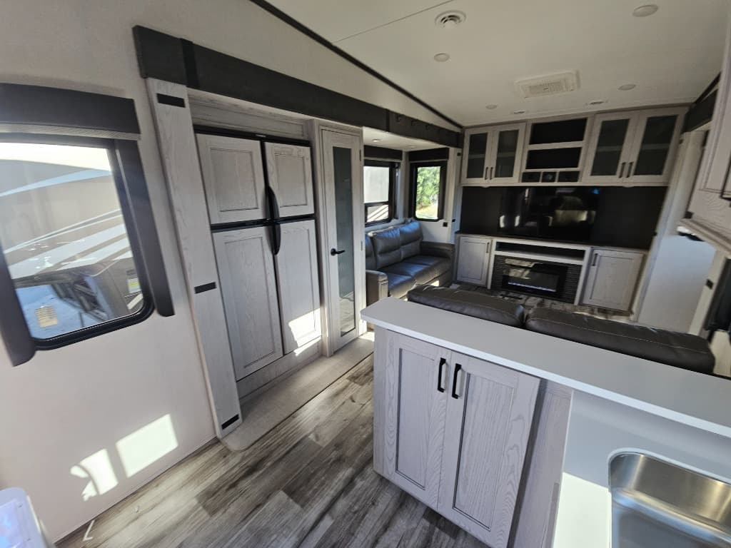 2023 Keystone RV 2023 Keystone RV Montana High Country - thumbnail 7