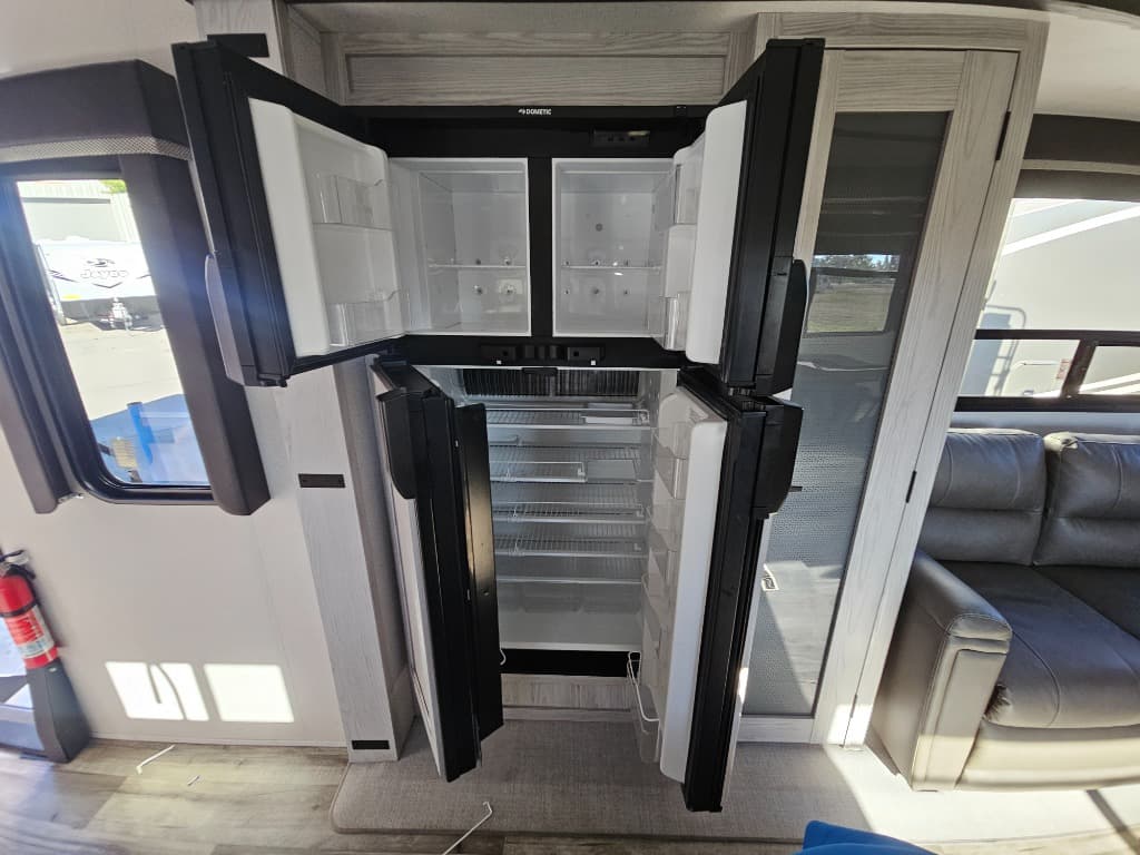 2023 Keystone RV 2023 Keystone RV Montana High Country - thumbnail 9