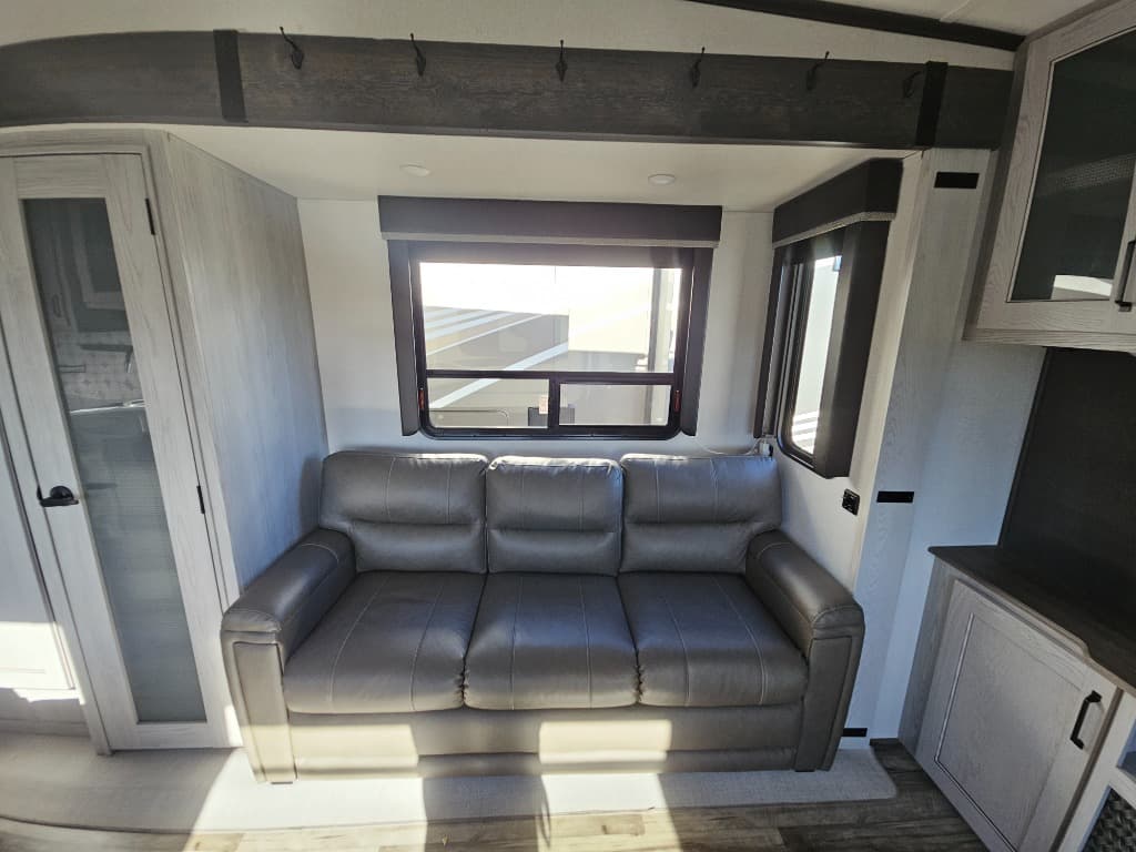 2023 Keystone RV 2023 Keystone RV Montana High Country - thumbnail 10