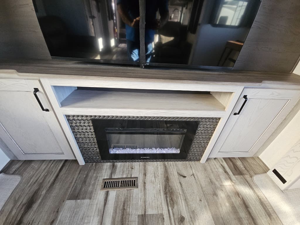 2023 Keystone RV 2023 Keystone RV Montana High Country - thumbnail 14