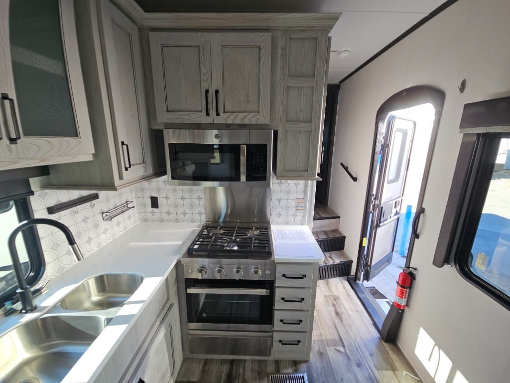 2023 Keystone RV 2023 Keystone RV Montana High Country - thumbnail 27