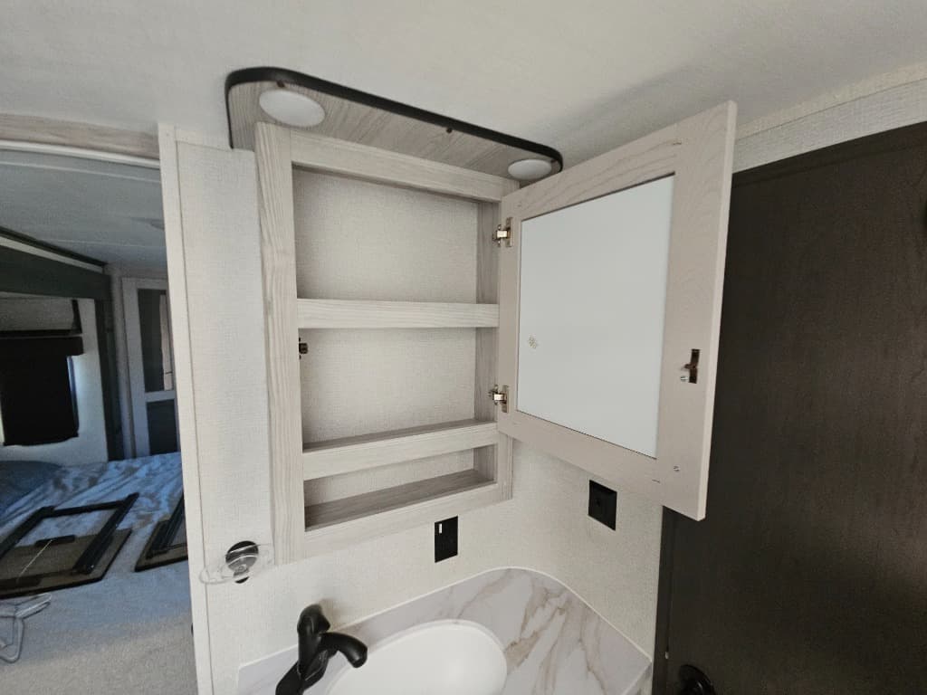 2023 Keystone RV 2023 Keystone RV Montana High Country - thumbnail 42