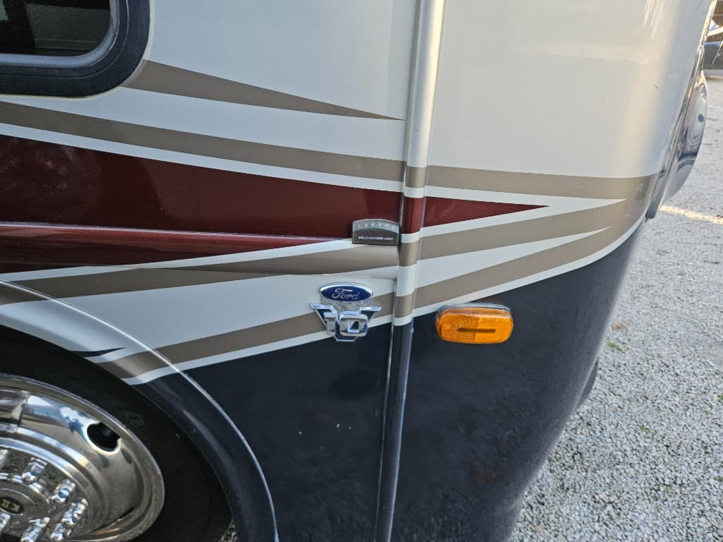 2014 Thor Motor Coach 2014 Thor Motor Coach Hurricane - thumbnail 7