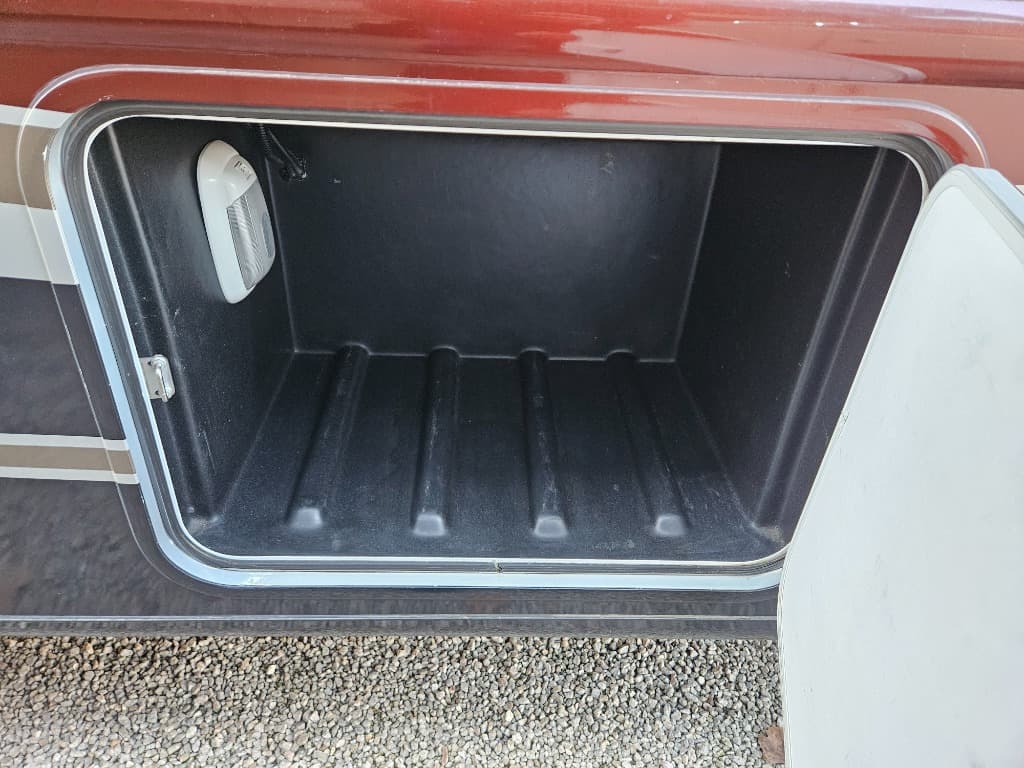 2014 Thor Motor Coach 2014 Thor Motor Coach Hurricane - thumbnail 10