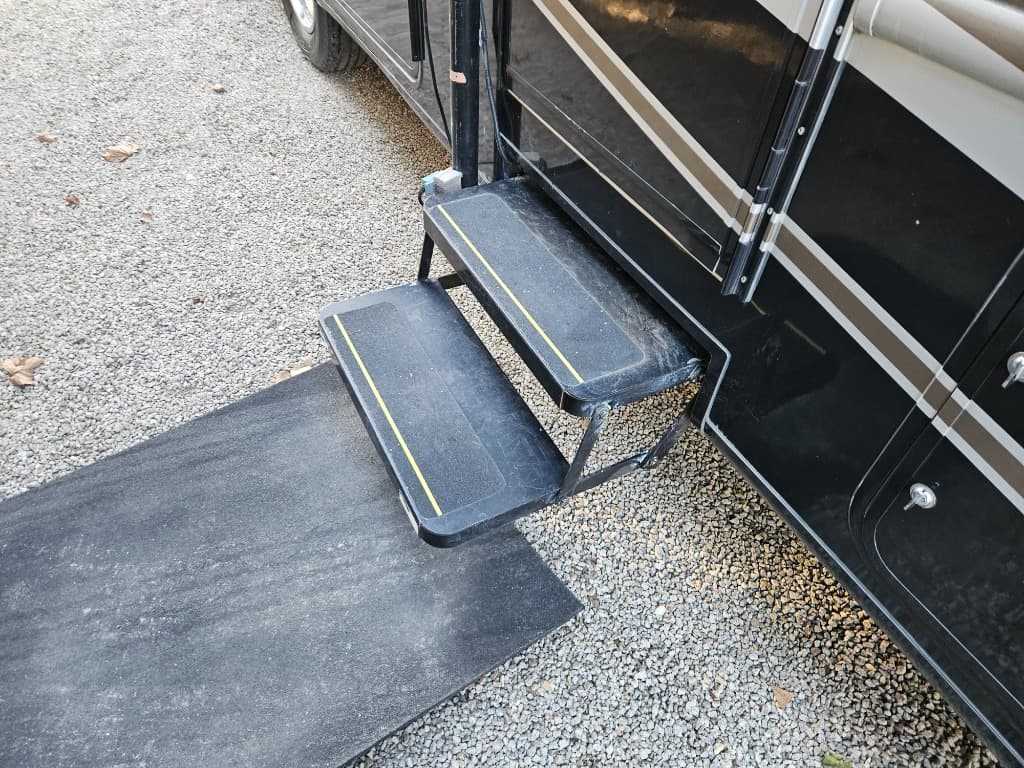 2014 Thor Motor Coach 2014 Thor Motor Coach Hurricane - thumbnail 12